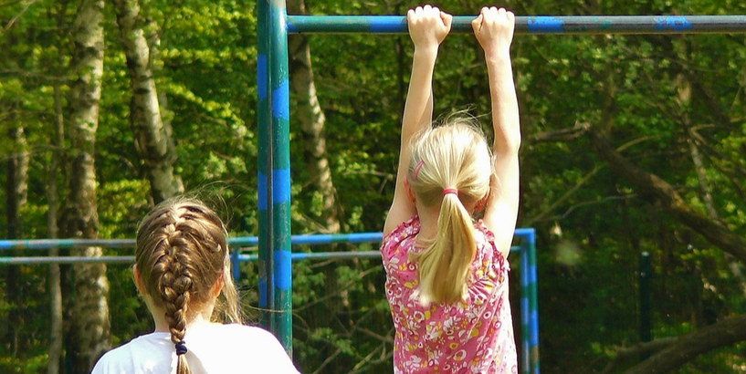 Rīgas pašvaldība aicina pieteikties Ukrainas un Latvijas bērnu un jauniešu nometnēm rudens brīvlaikā