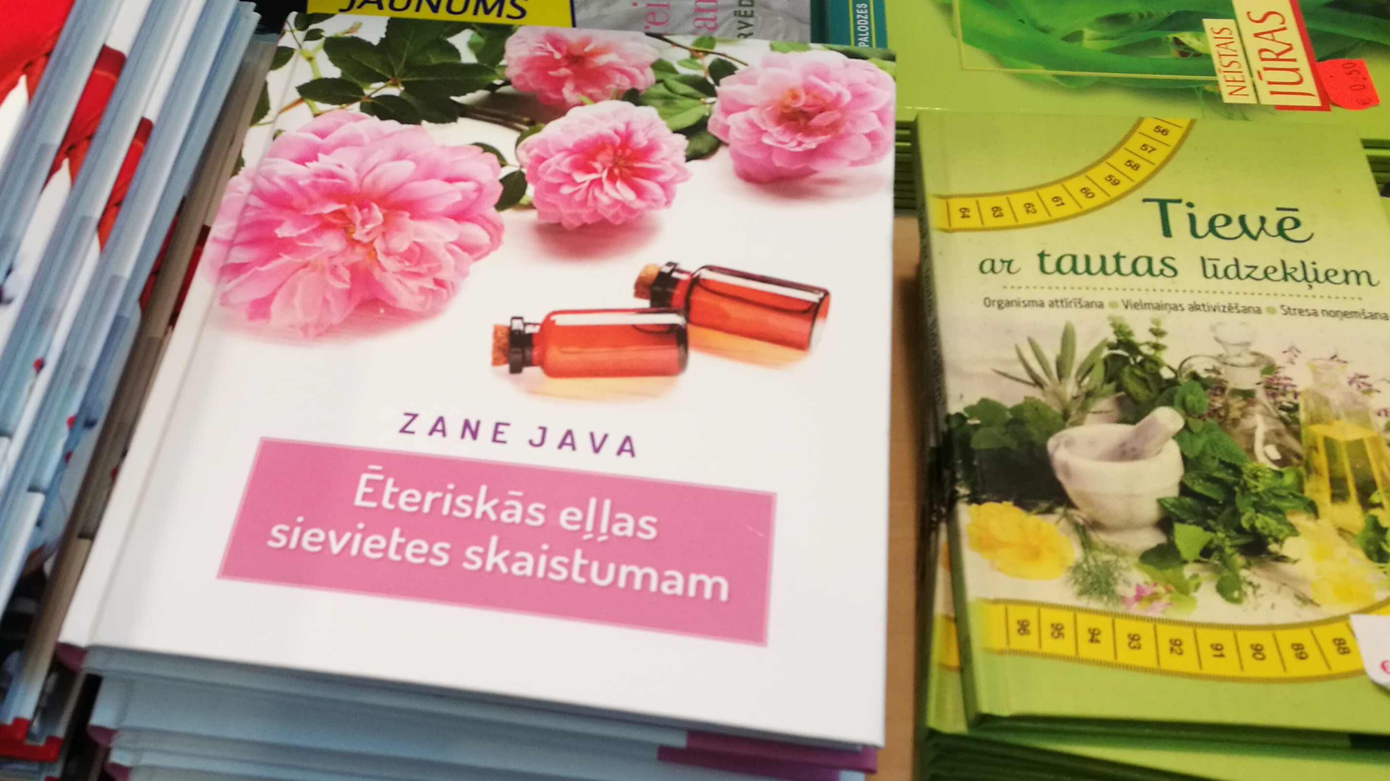 Grāmatas „Ēteriskās eļļas sievietes skaistumam” prezentācija