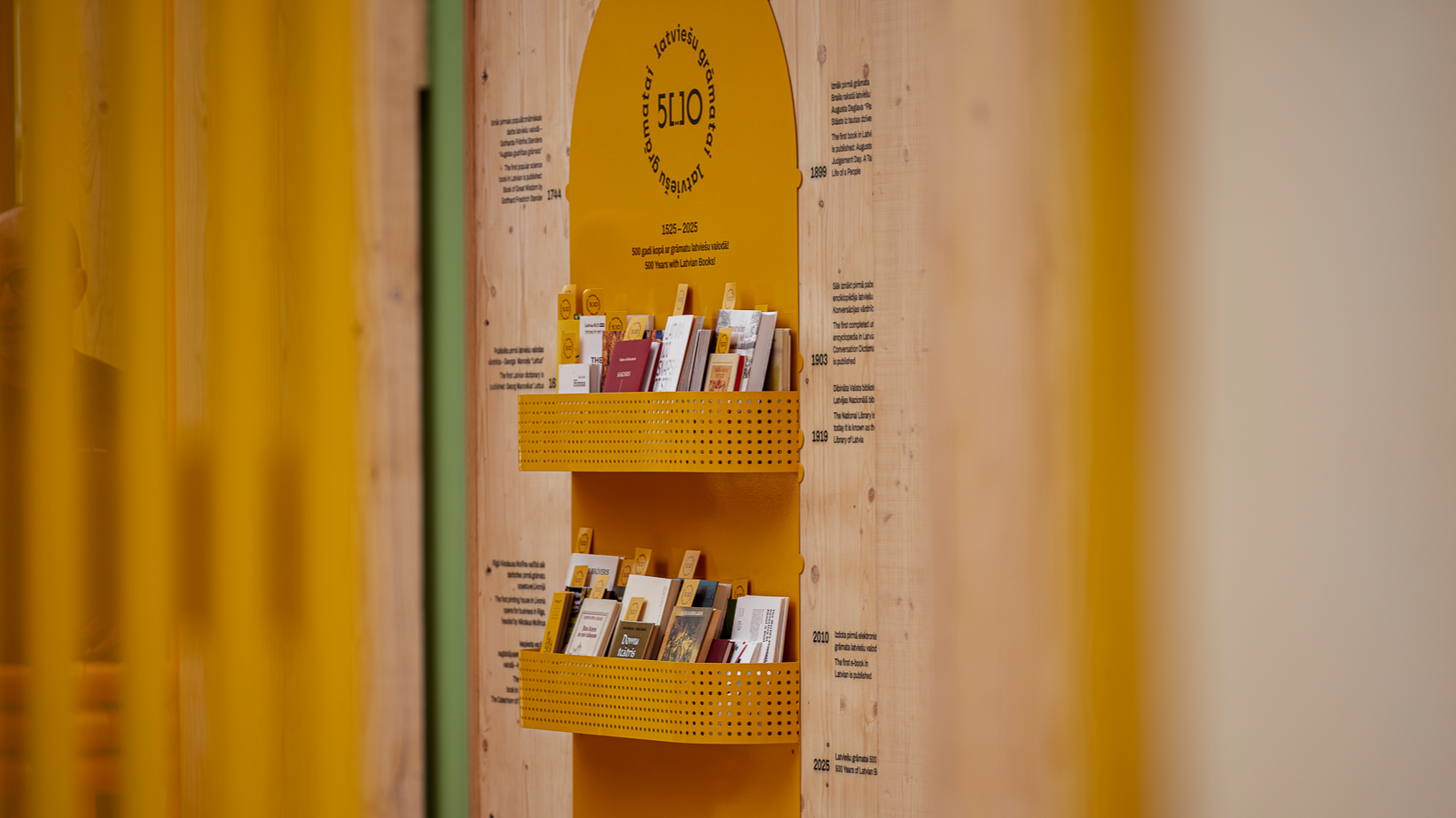 Doma laukumā turpinās publiskās lasītavas programma