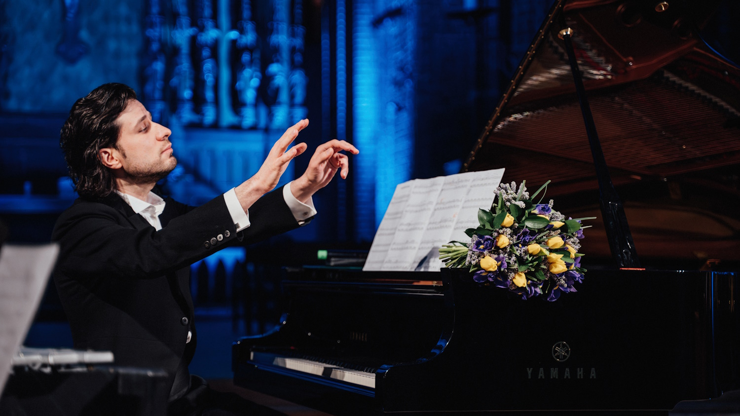 Pie klavierēm festivāla organizators Andrejs Osokins