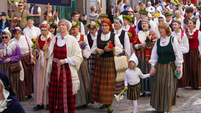 Rīgā notiks akcijas “Uzvelc tautas tērpu par godu Latvijai” 10 gadu jubilejas pasākums