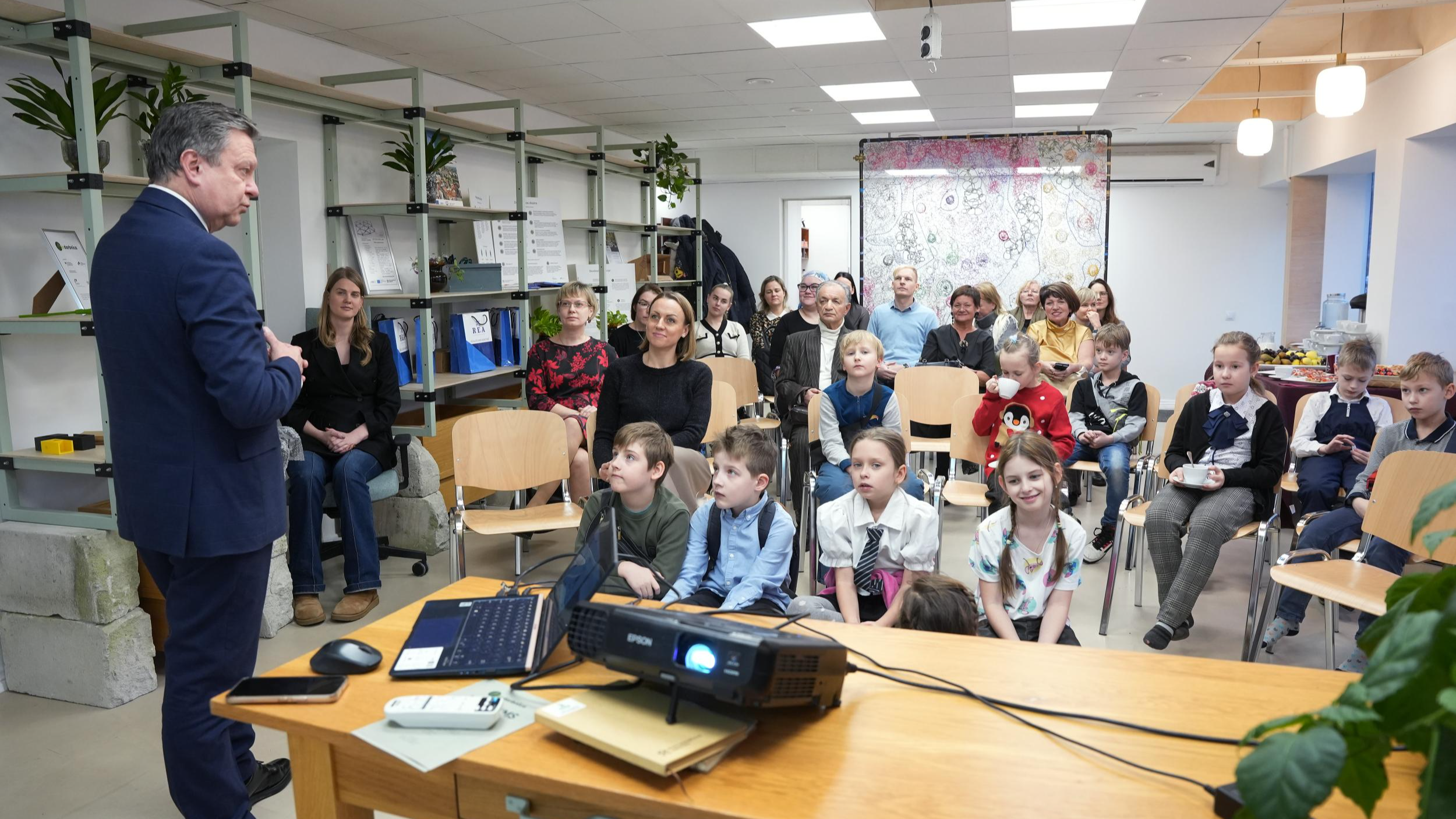 Bolderājas bibliotēkas dārzā taps jauns labiekārtojums bibliotēkas pakalpojumu un kultūras norišu baudīšanai