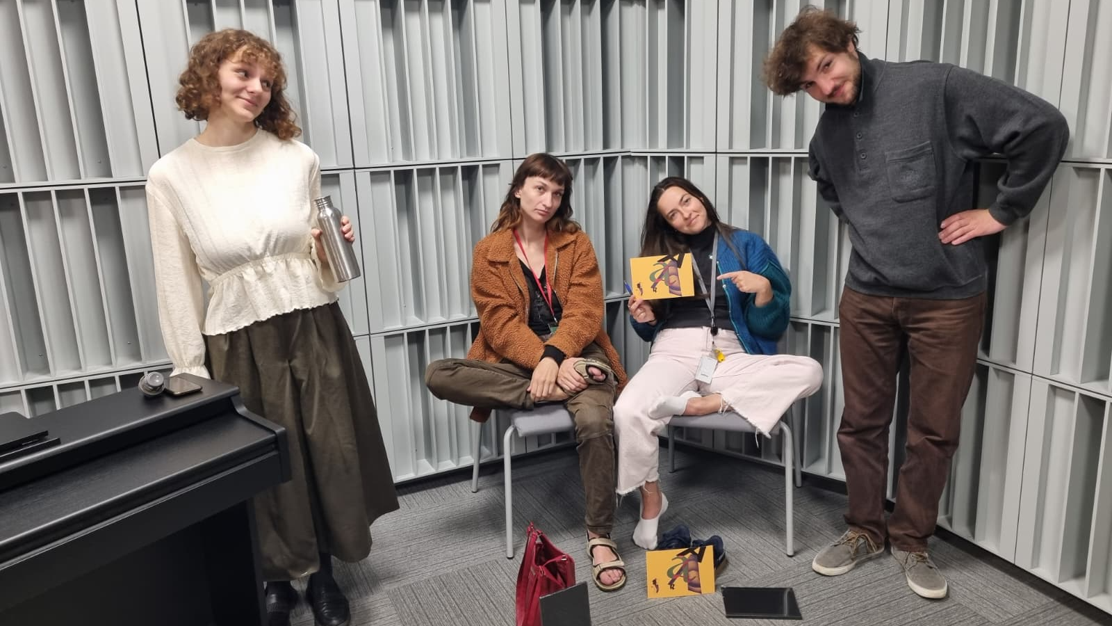 Jaunie dzejnieki latviešu grāmatas piecsimtgadē aicina uz dzejas lasījumiem 1. tramvajā