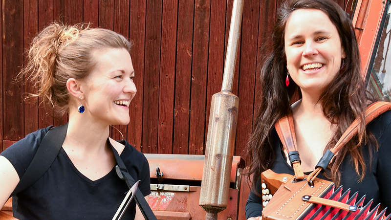 Zviedru taustiņarfiste un beļģu akordeoniste neierastā instrumentu saspēlē VEF Kultūras pilī