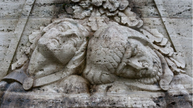 Pie Brīvības pieminekļa atklās izstādi “1944 – kara lauzums Latvijas pilsētainavā” 