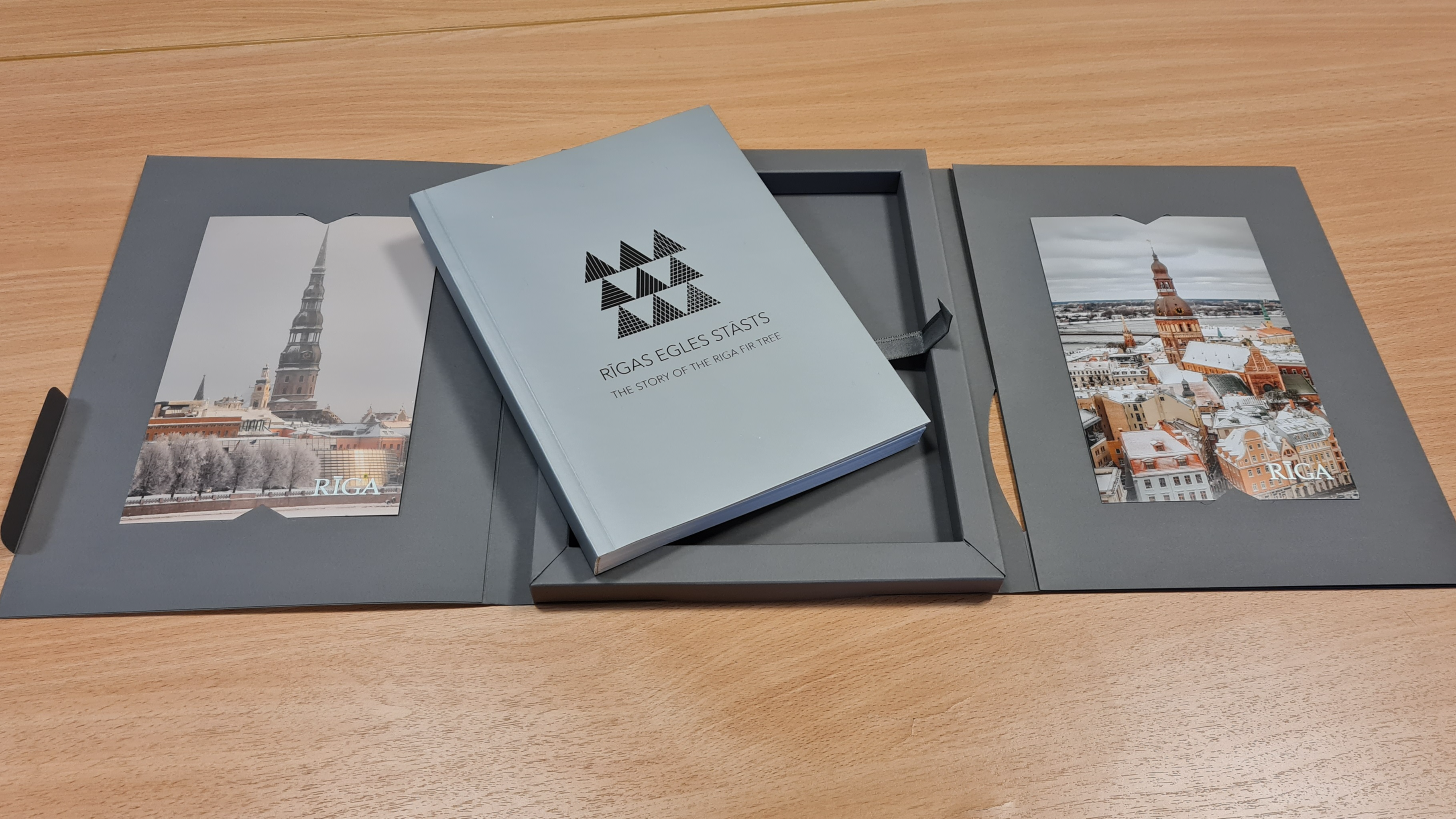 Kataloga "Rīgas egles stāsts" ietvars gūst atzinību konkursā