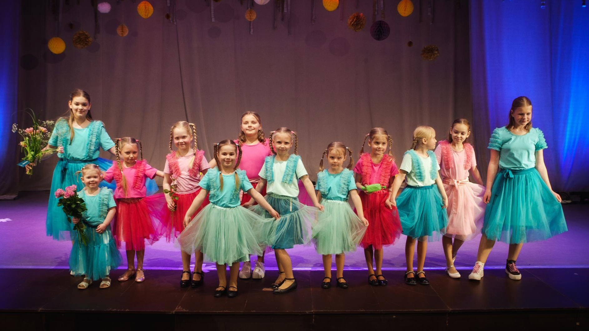 Kultūras centra “Iļģuciems” popgrupas “Ildzēni”  25 gadu jubilejas koncerts “Nāc ārā, lai dziesmu varu sākt!”