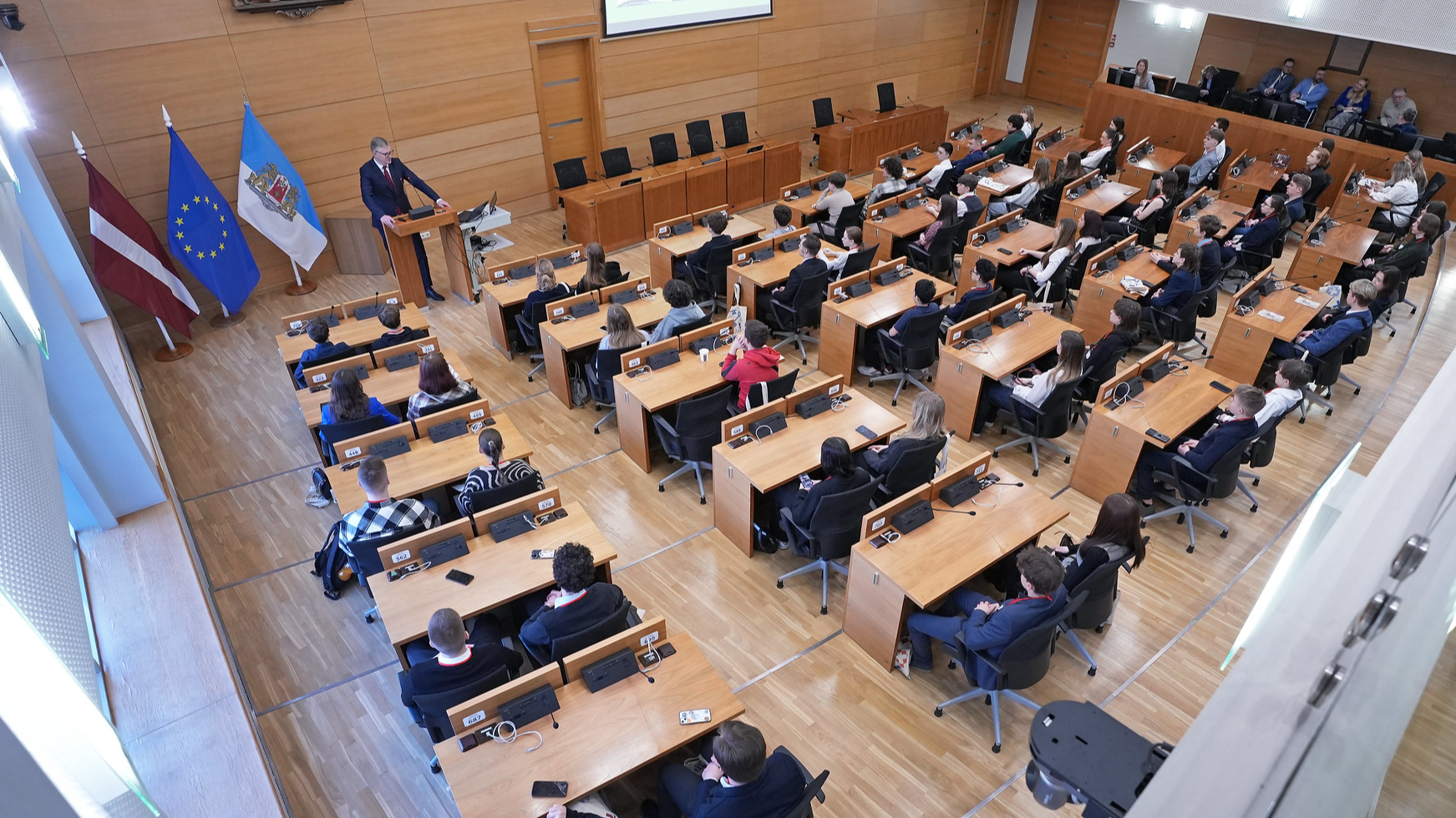 Nevalstiskās organizācijas aicinātas izvirzīt kandidātus uz vakanto vietu Rīgas domes Jaunatnes lietu konsultatīvajā komisijā