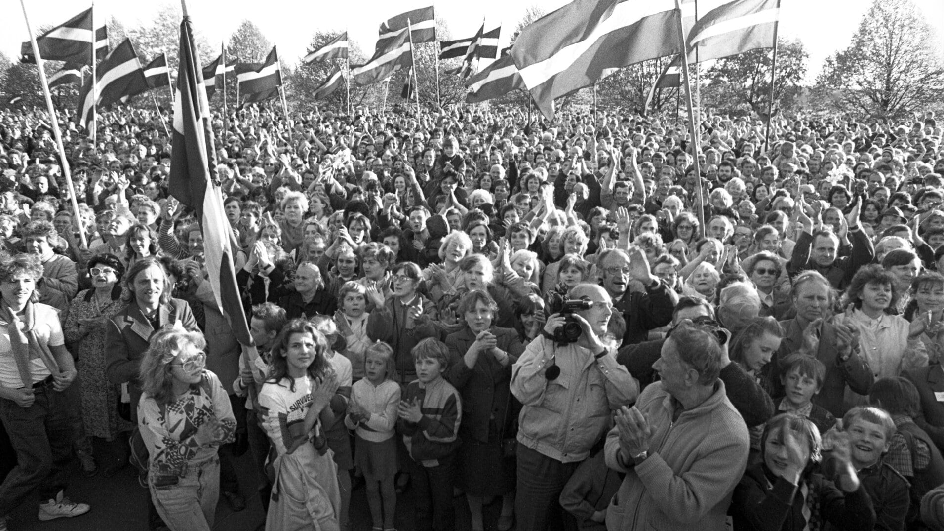 Deklarācijai “Par Latvijas Republikas neatkarības atjaunošanu” – 35  Izstāde “Esam brīvi, neatkarīgi”