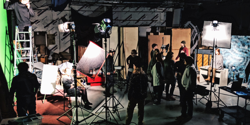 Aicinām jauniešus uzņemt filmu 