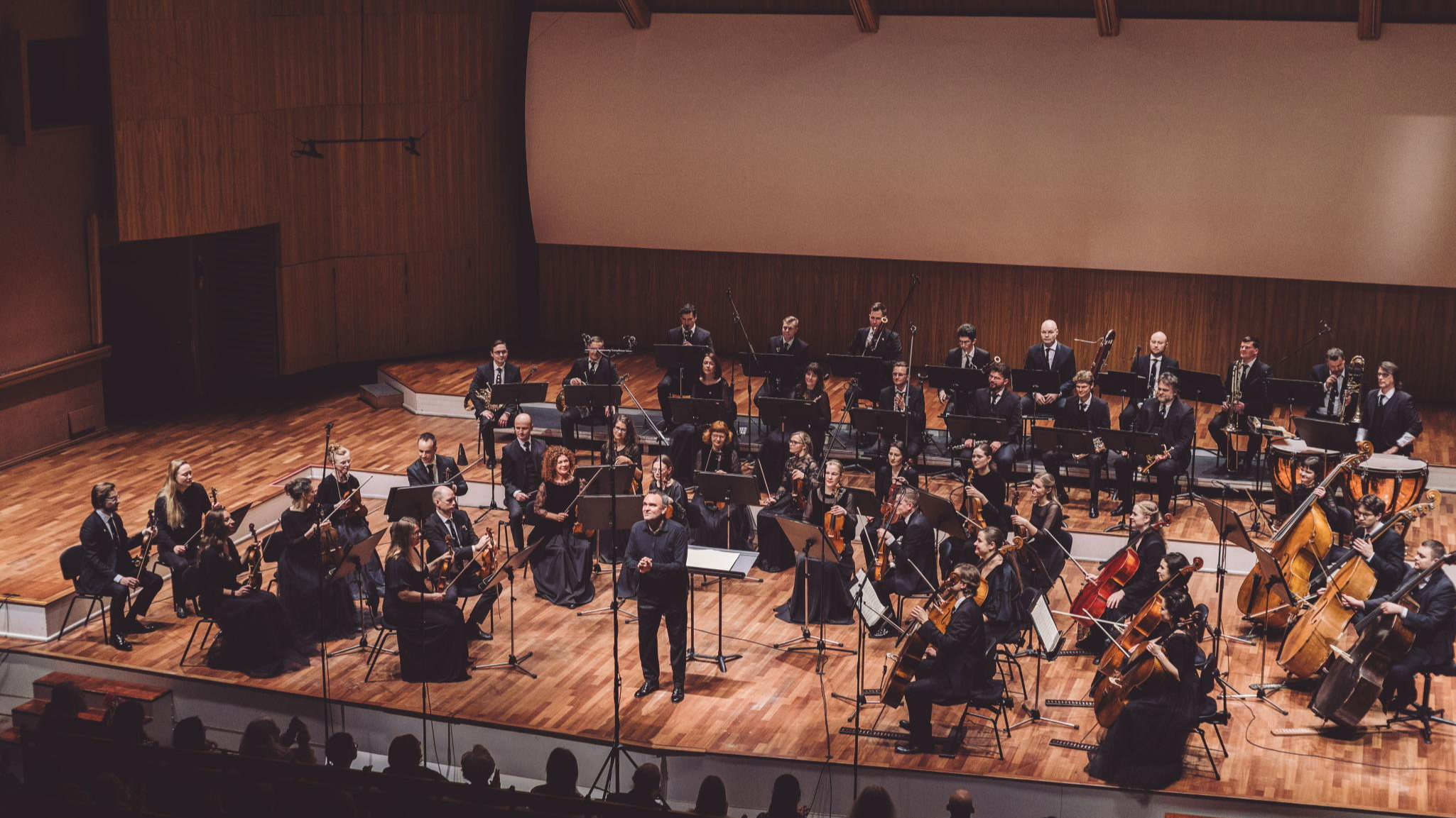 Jērgs Vidmanis atgriežas pie Sinfonietta Rīga diriģenta pults ar koncertprogrammu “Mocarta “Lincas” simfonija un Korngolda Serenāde”