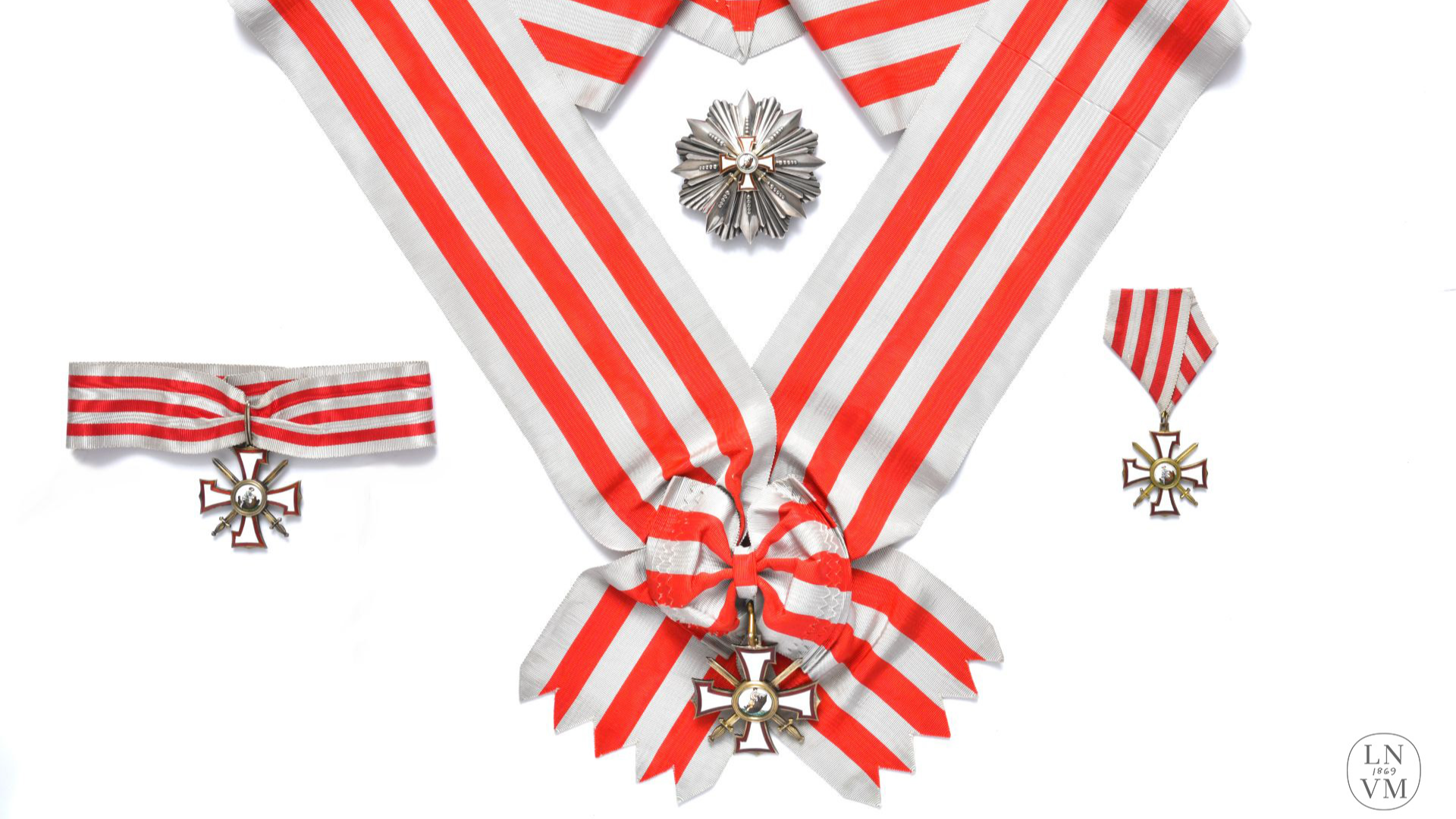 Latvijas Nacionālā vēstures muzeja relikvija – ģenerāļa Jāņa Baloža Lāčplēša Kara ordeņa pilnais komplekts – I, II un III šķira