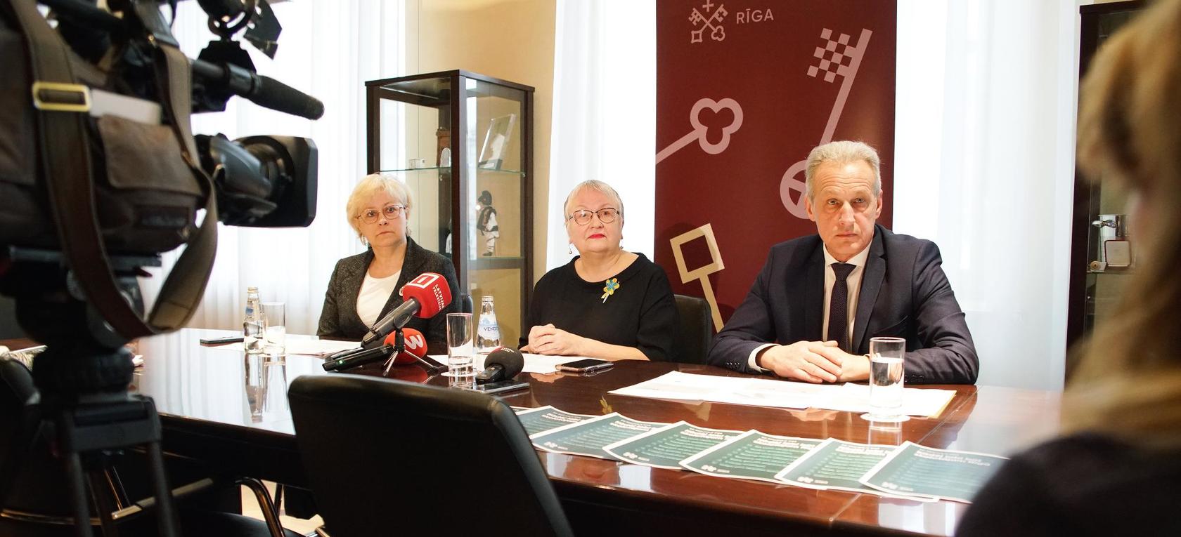 Rīgas pašvaldība aicina kļūt par pedagogiem galvaspilsētas skolās 