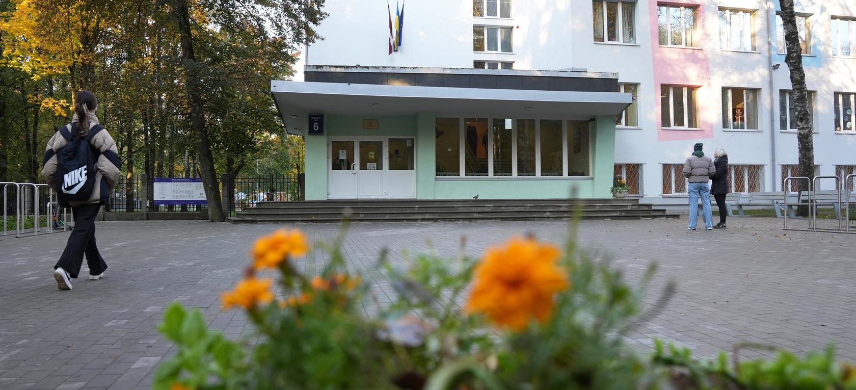 Rīgas 63. pamatskolas ēkas fasāde