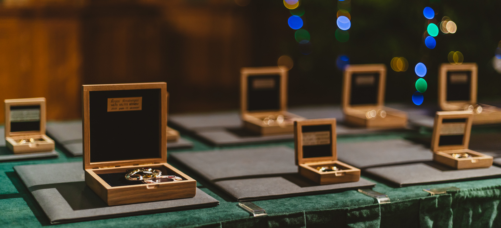 Pasniegtas pašvaldības balvas Rīgas labākajiem pirmsskolu darbiniekiem