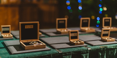 Pasniegtas pašvaldības balvas Rīgas labākajiem pirmsskolu darbiniekiem