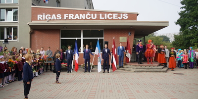 Svinīgi atklāta atjaunotā vēsturiskā Rīgas Franču liceja ēka